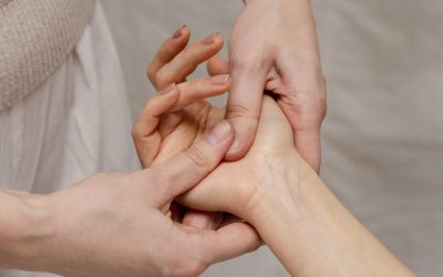 Unlocking Wellness: The Healing Touch of Hand Reflexology in HEALTH AND SKINCARE / SOMATOLOGY