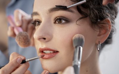 Cosmetology Makeup Artists: Crafting Distinctive Looks in HEALTH AND SKINCARE / SOMATOLOGY / BEAUTY AND NAILS / HAIR AND BEAUTY / COSMETOLOGY