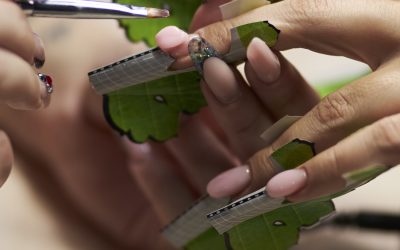 The New Elegance: Nail Sculpting in HEALTH AND SKINCARE / SOMATOLOGY / BEAUTY AND NAILS / HAIR AND BEAUTY / COSMETOLOGY / PROFESSIONAL MAKE-UP ARTISTRY