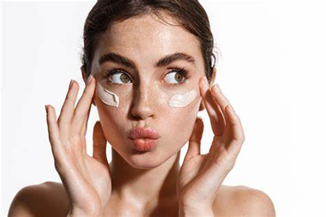 Skin preparation guide before makeup in HEALTH AND SKINCARE / SOMATOLOGY / BEAUTY AND NAILS / HAIR AND BEAUTY / COSMETOLOGY / PROFESSIONAL MAKE-UP ARTISTRY