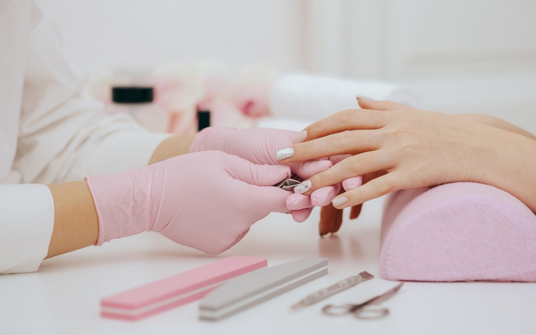 Banishing Hangnails: A Manicurist’s Guide to Effective Treatment in HEALTH AND SKINCARE / SOMATOLOGY / BEAUTY AND NAILS / HAIR AND BEAUTY / COSMETOLOGY / PROFESSIONAL MAKE-UP ARTISTRY