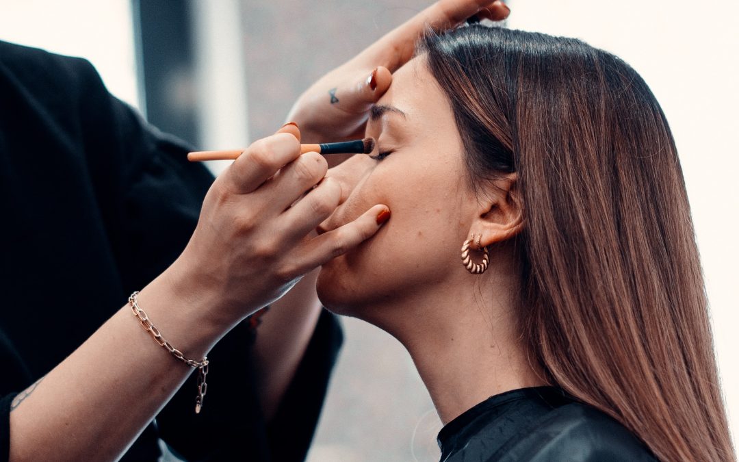 Behind the Brush: A Glimpse into the Life of a Makeup Artist in HEALTH AND SKINCARE / SOMATOLOGY / BEAUTY AND NAILS / HAIR AND BEAUTY / COSMETOLOGY / PROFESSIONAL MAKE-UP ARTISTRY