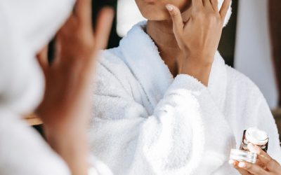 Eye Cream: Dispelling Myths and Unravelling Realities in HEALTH AND SKINCARE / SOMATOLOGY / BEAUTY AND NAILS / HAIR AND BEAUTY / COSMETOLOGY