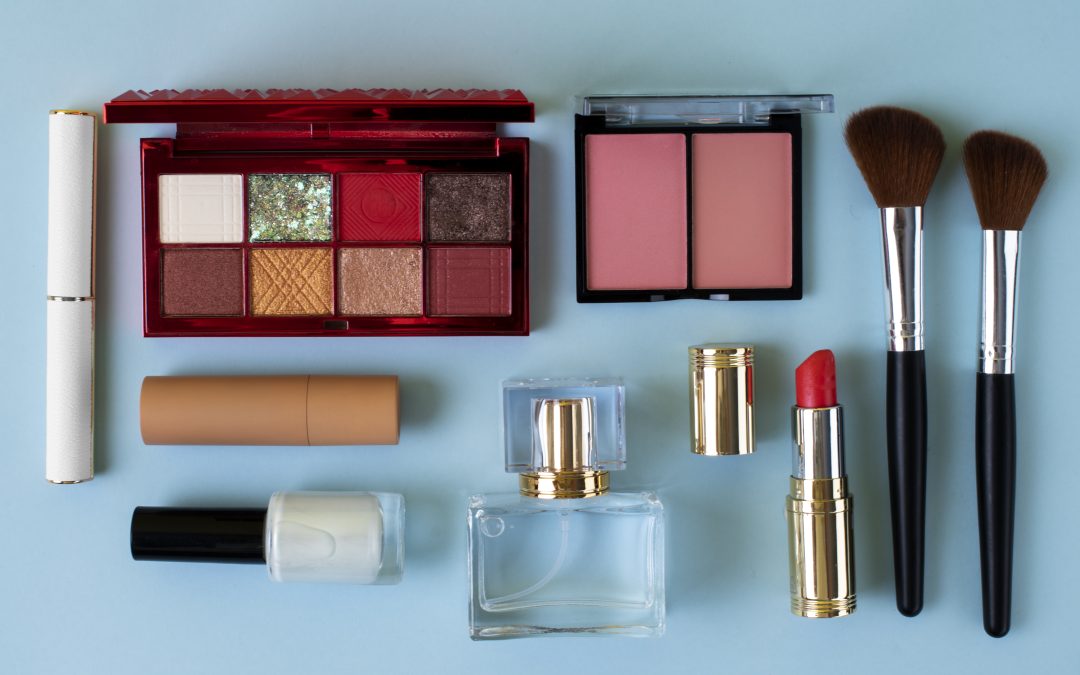 Must-Have Makeup Essentials for Beginners Venturing into HEALTH AND SKINCARE / SOMATOLOGY / BEAUTY AND NAILS / HAIR AND BEAUTY / COSMETOLOGY / PROFESSIONAL MAKE-UP ARTISTRY